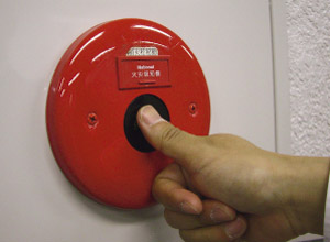 屋内消火栓押しボタン